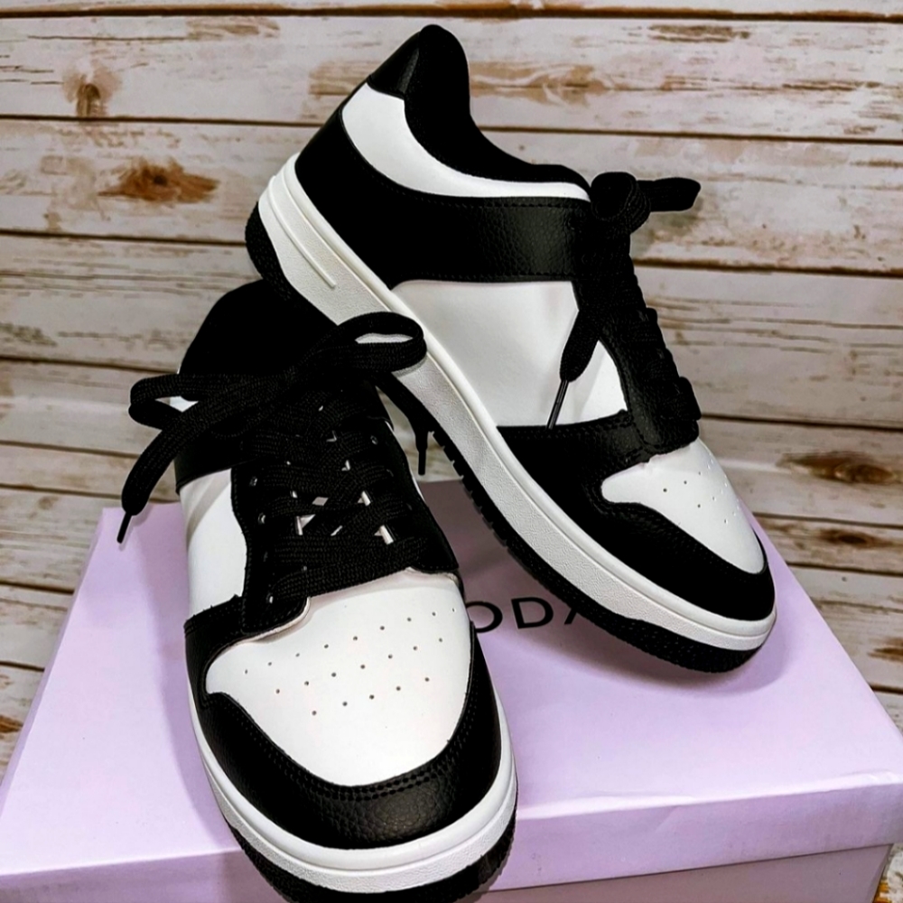 TOP Moda Monica Sneakers Size 9
